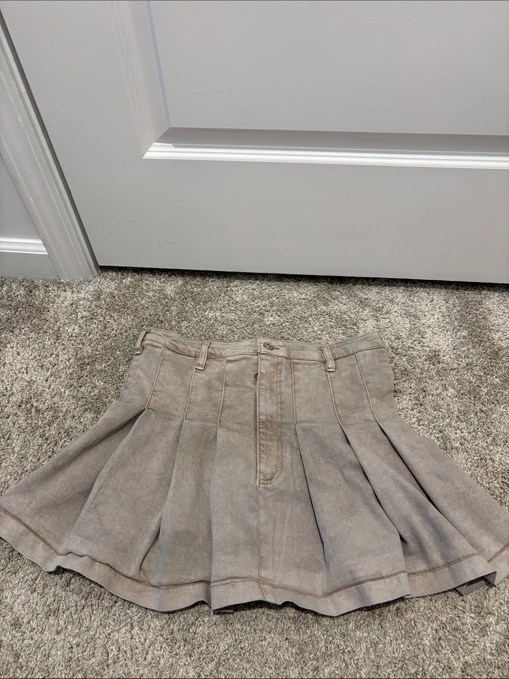 Thrill Pleated Circle Mini Skirt in Taupe Gray